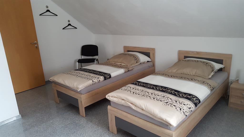 Haus-Bernhard-Hp Appartement Herschweiler-Pettersheim Buitenkant foto